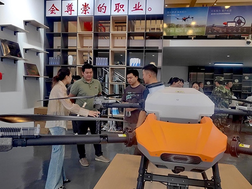 退役军人无人机实训基地揭牌运营.jpg